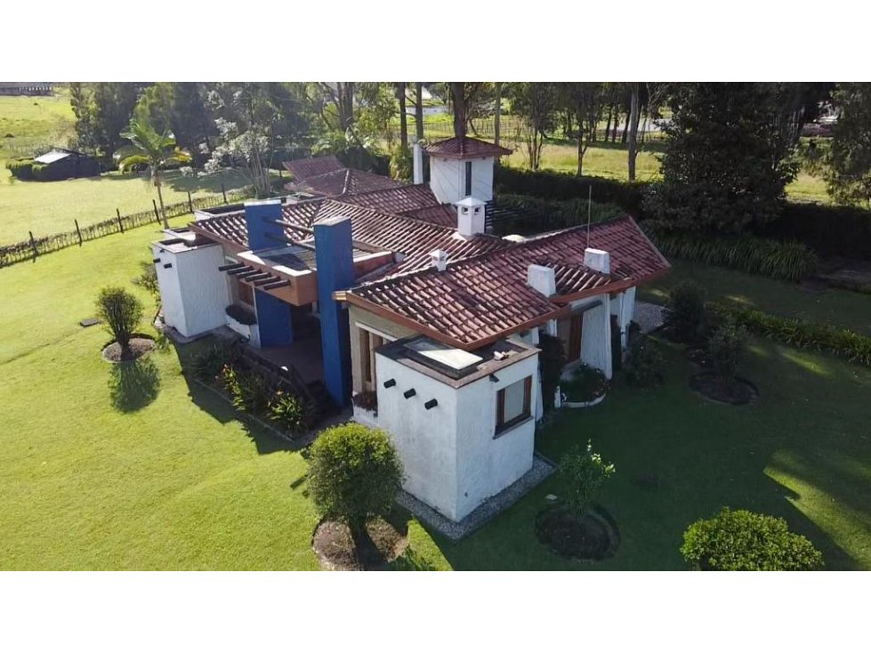 HERMOSA CASA FINCA EN VENTA SECTOR CLUB LLANOGRANDE RIONEGRO ANT. — foto 2