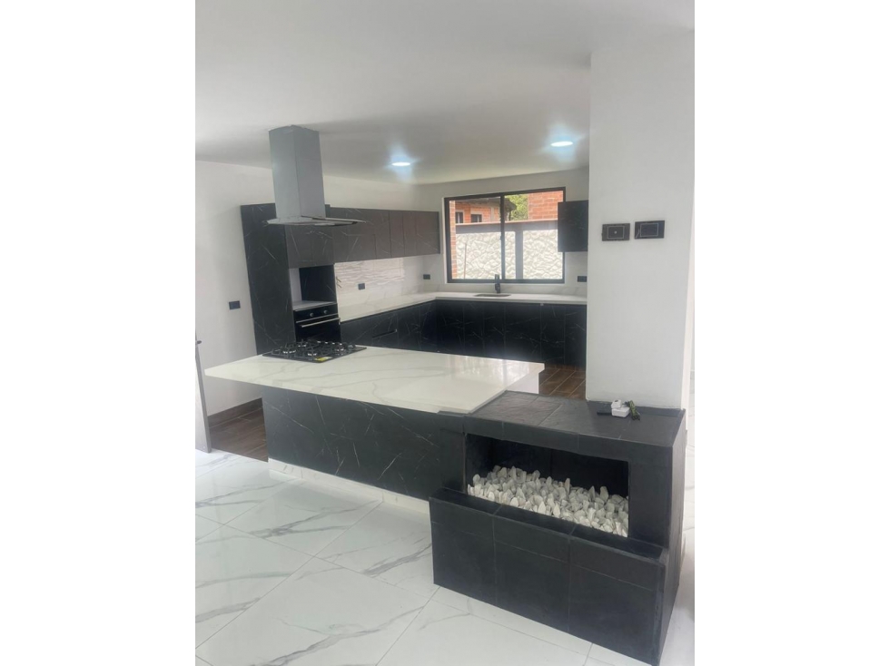 ESPECTACULAR CASA EN VENTA SABANETA - 2