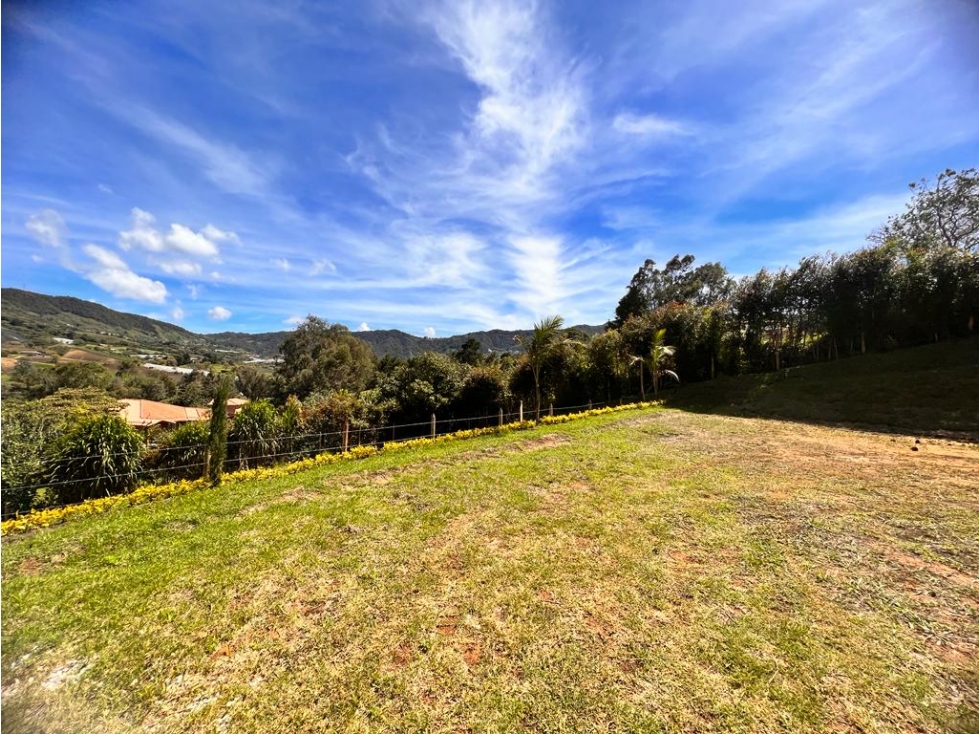 LINDO LOTE EN VENTA EN SEMIPARCELACIÓN EL CARMEN DE VIBORAL - 1