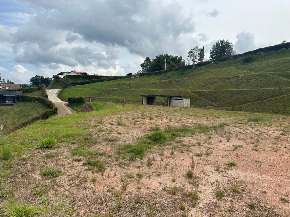 LINDO LOTE EN VENTA CON EMBALSE EL PEÑOL - 4