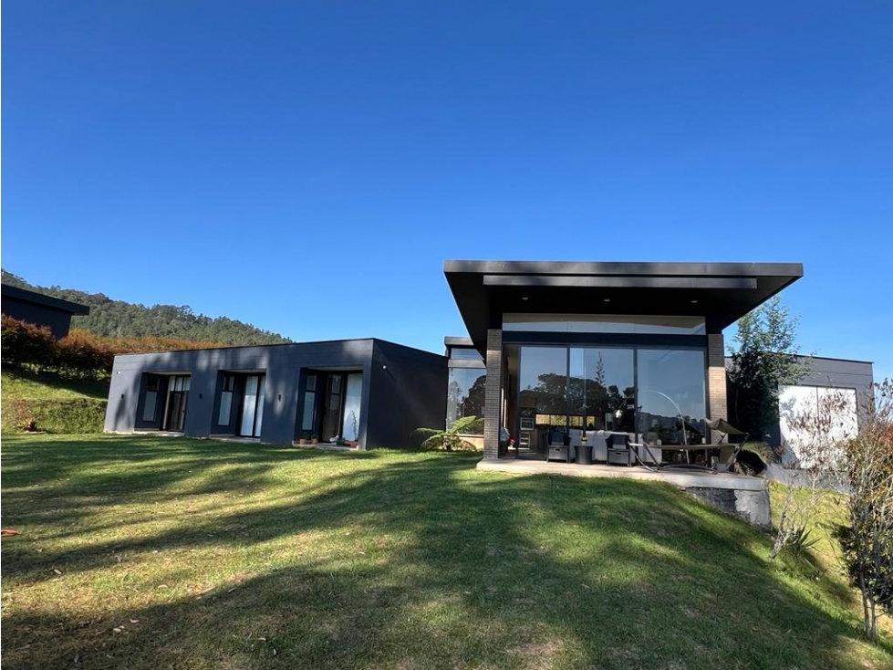 HERMOSA CASA FINCA EN EL ALTO DE LAS PALMAS MEDELLIN-ANTIOQUIA
