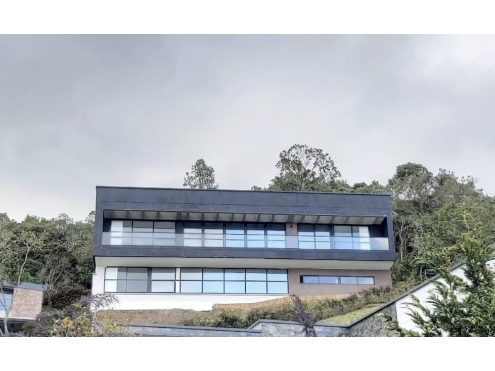 HERMOSA CASA FINCA EN VENTA ALTO DE LAS PALMAS MEDELLÍN