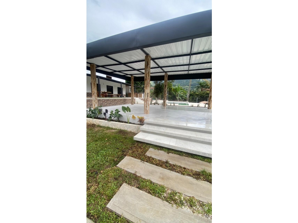 ENCANTADORA FINCA EN VENTA COPACABANA - 2
