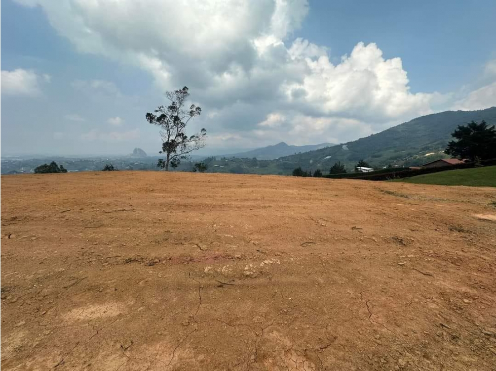 ENCANTADOR LOTE EN VENTA EL PEÑOL VISTA A LA PIEDRA - 2