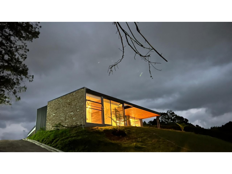 ENCANTADORA CASA CAMPESTRE UNIDAD CERRADA - VÍA LA CEJA RIONEGRO...