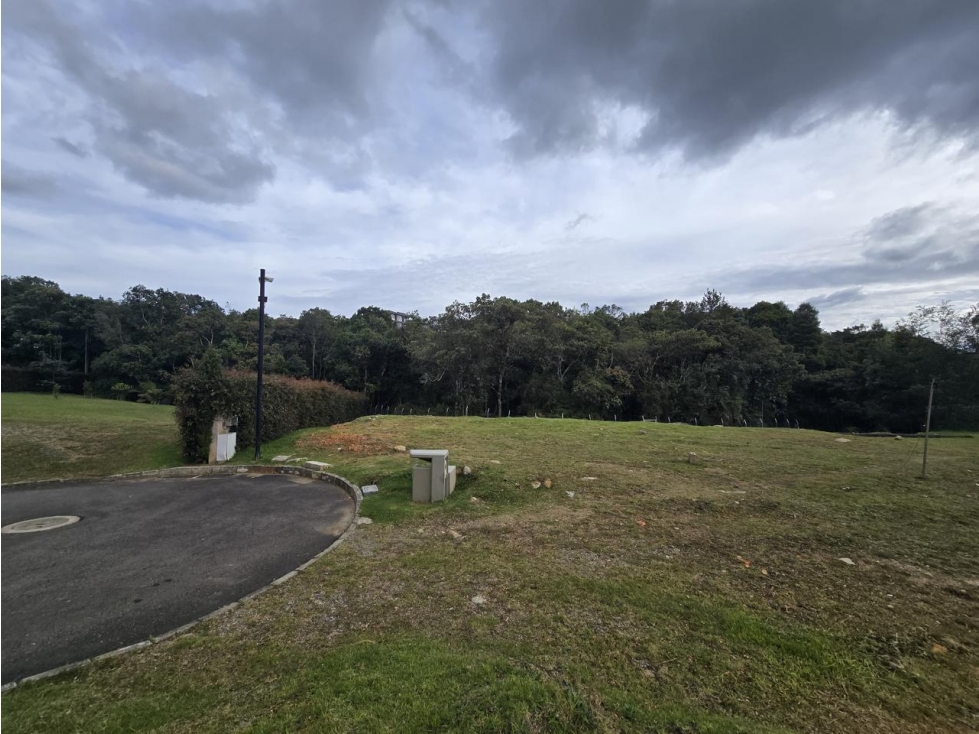 ENCANTADOR LOTE ALTO DE PALMAS EN VENTA — foto 2