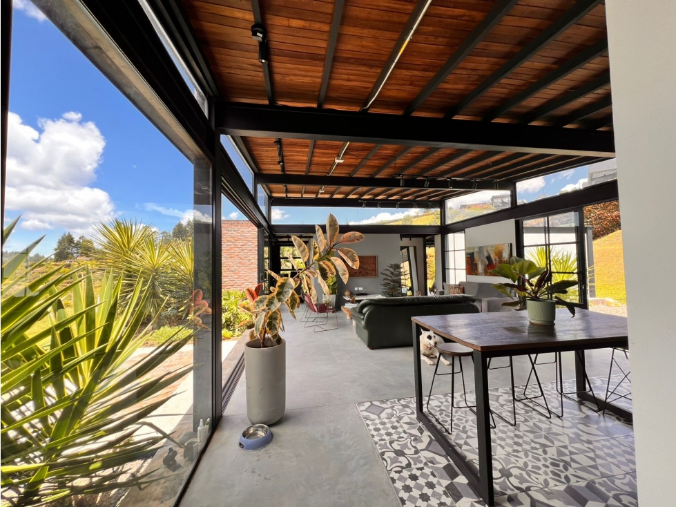 HERMOSA FINCA EN VENTA CERCA DEL AEROPUERTO — foto 2