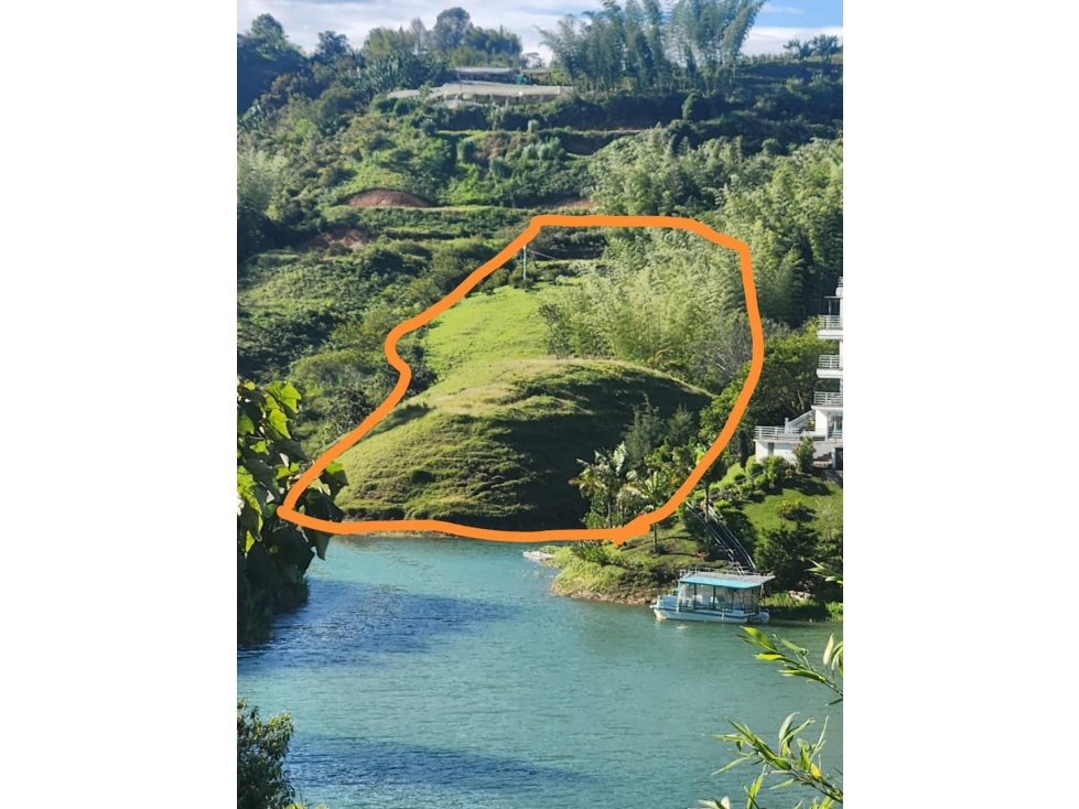ENCANTADOR LOTE EN VENTA CON EMBALSE EN EL PEÑOL — foto 2