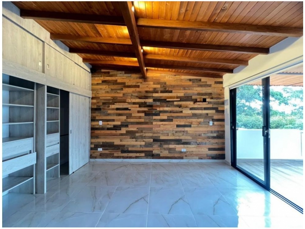 ENCANTADORA FINCA EN VENTA CERCA AL AEROPUERTO — foto 2