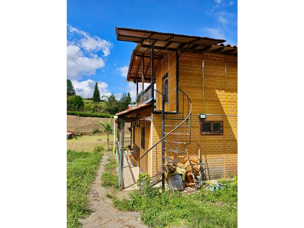 ENCANTADORA FINCA EN VENTA GUARNE — foto 2