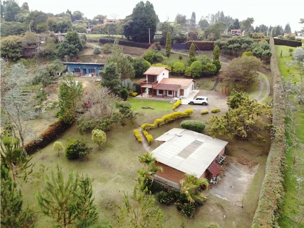 ENCANTADORA FINCA CON BODEGA EN VENTA GUARNE CERCA AL AEROPUERTO — foto 2