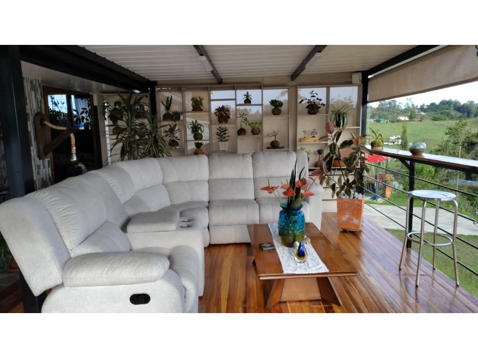 ENCANTADORA FINCA EN VENTA GUARNE CERCA A LA AUTOPISTA — foto 3