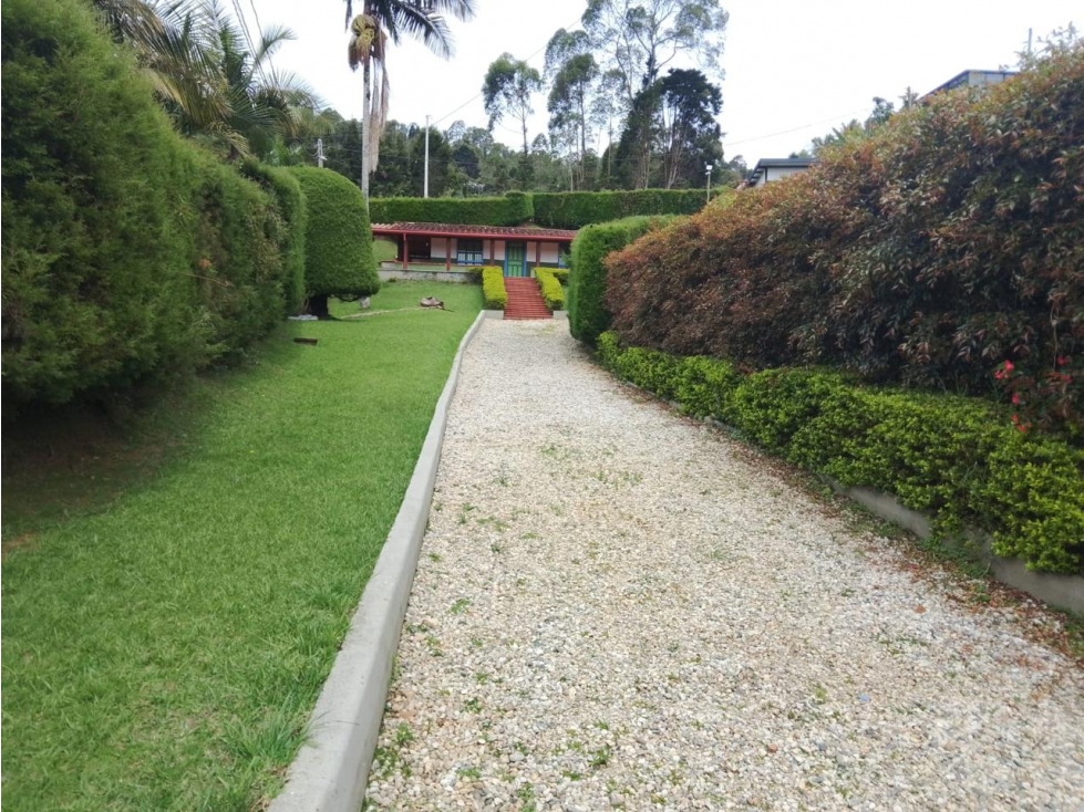 ENCANTADORA FINCA EN VENTA GUARNE CERCA A LA AUTOPISTA — foto 3