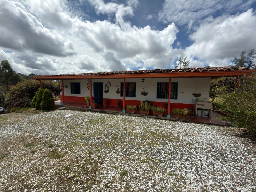 HERMOSA CASA FINCA TRADICIONAL EN VENTA EL SANTUARIO — foto 3