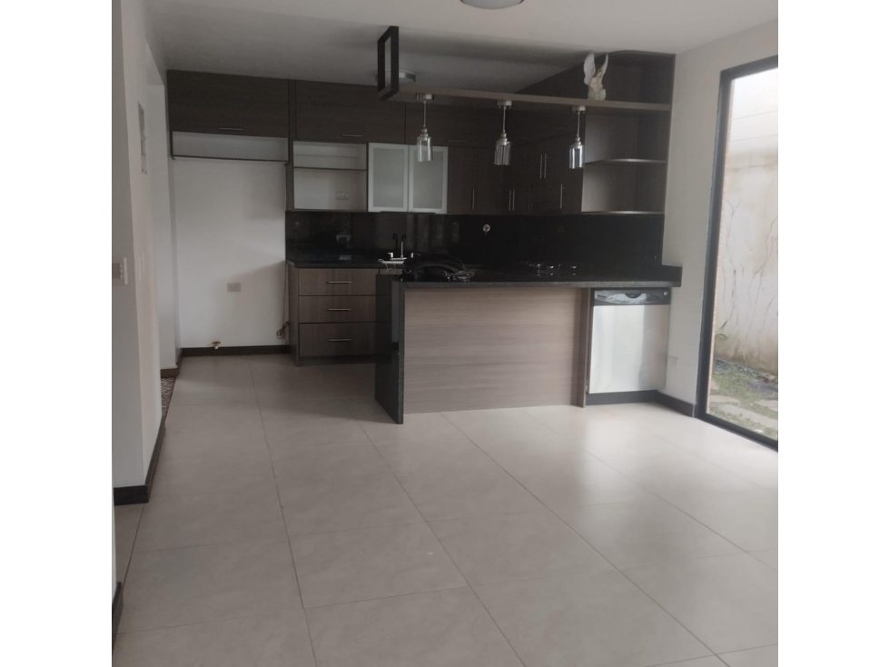 HERMOSA CASA EN VENTA LA CEJA — foto 2