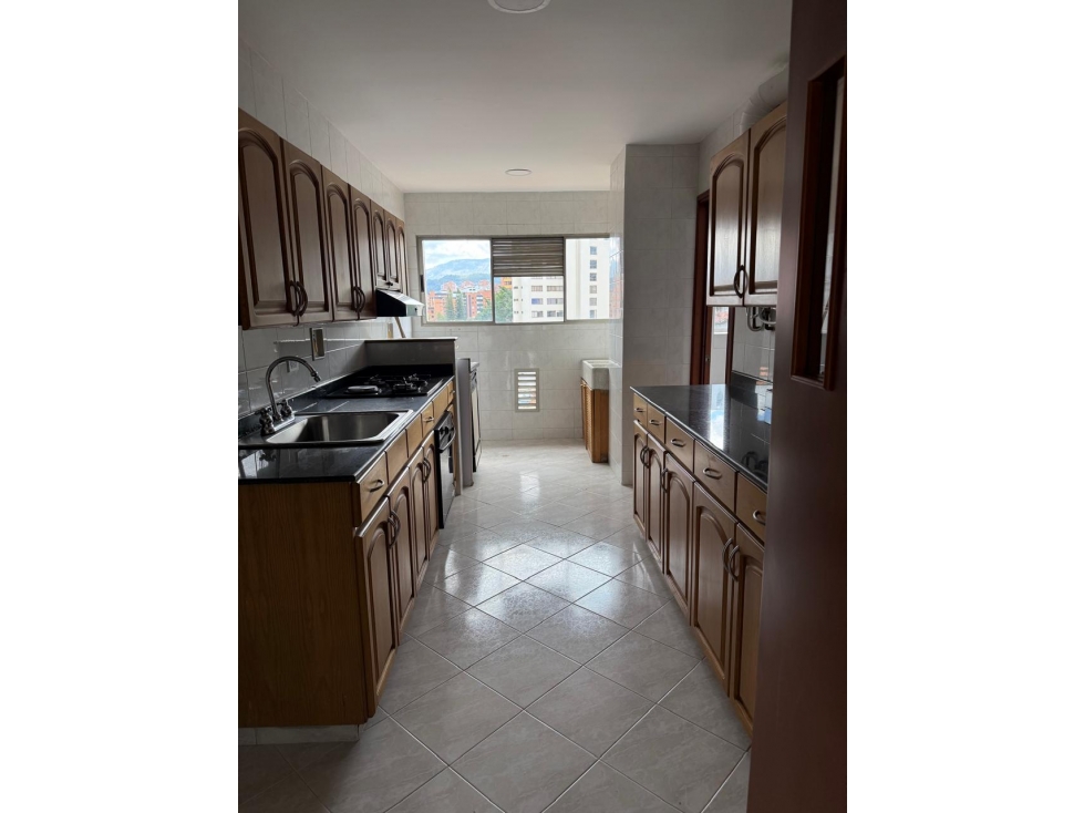 LINDO APARTAMENTO EN VENTA CON EXCELENTE UBICACION EL POBLADO — foto 2