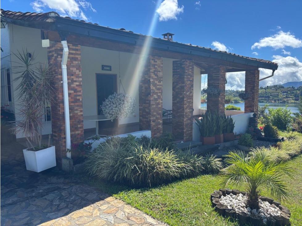 CASA CAMPESTRE CON ACCESO PRIVADO AL EMBALSE EN EL PEÑOL - 3