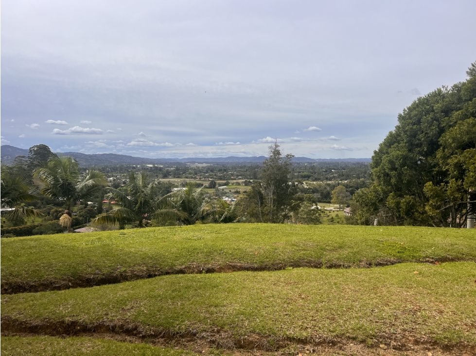 ESPECTACULAR FINCA EN VENTA CON VISTA SECTOR CABECERAS LLANOGRANDE — foto 2