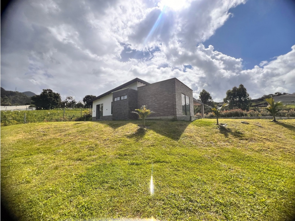 LINDA CASA FINCA NUEVA EN VENTA CON EXCELENTE UBICACIÓN