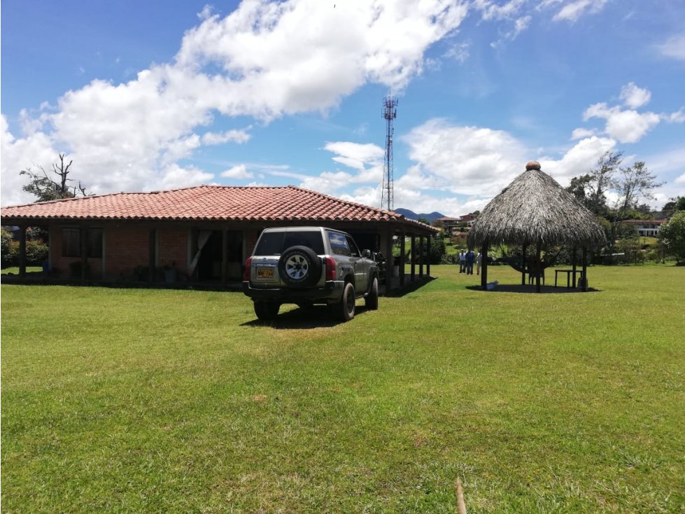 HERMOSA FINCA EN VENTA EN LA VEREDA LAS GARZONAS DEL CARMEN DE VIBORAL