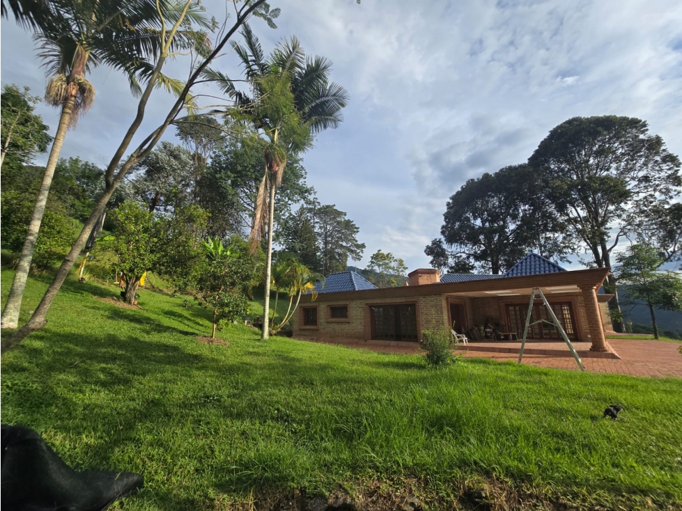 HERMOSA CASA FINCA EN VENTA LA LOMA DEL ESCOBERO ENVIGADO