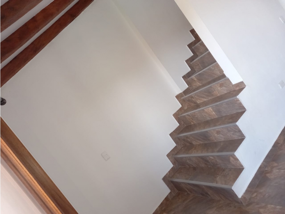 LINDO APARTAMENTO EN SEGUNDO PISO CON MANSARDA DE OPORTUNIDAD EN VENTA — foto 3