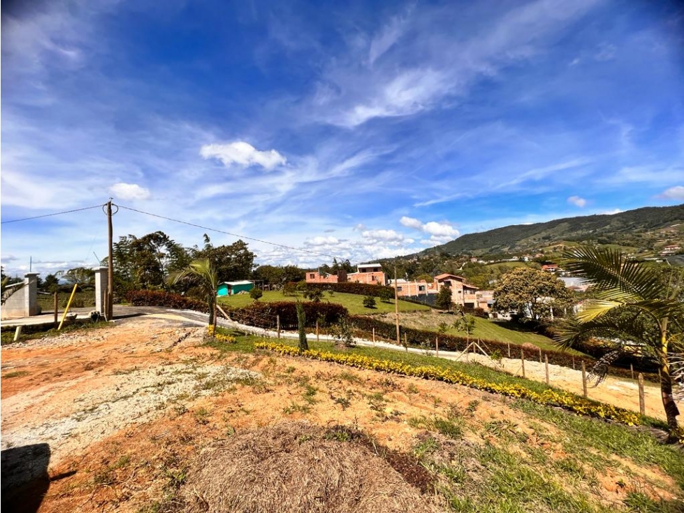 LINDO LOTE EN VENTA EN SEMIPARCELACIÓN EL CARMEN DE VIBORAL - 4