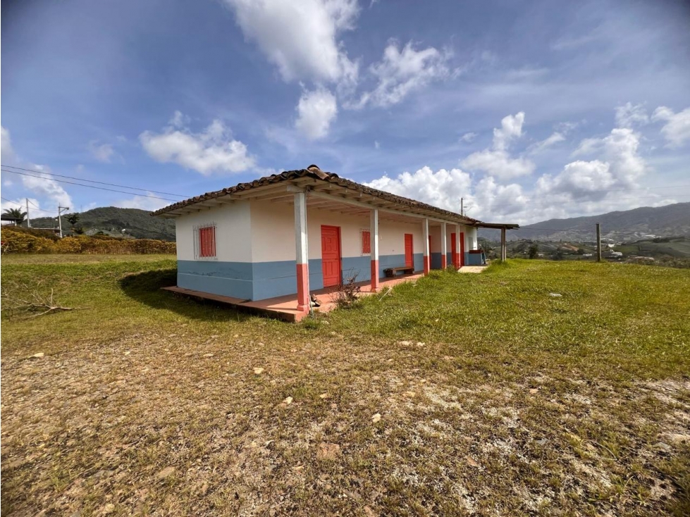 HERMOSA FINCA TRADICIONAL EN VENTA EL CARMEN DE VIBORAL