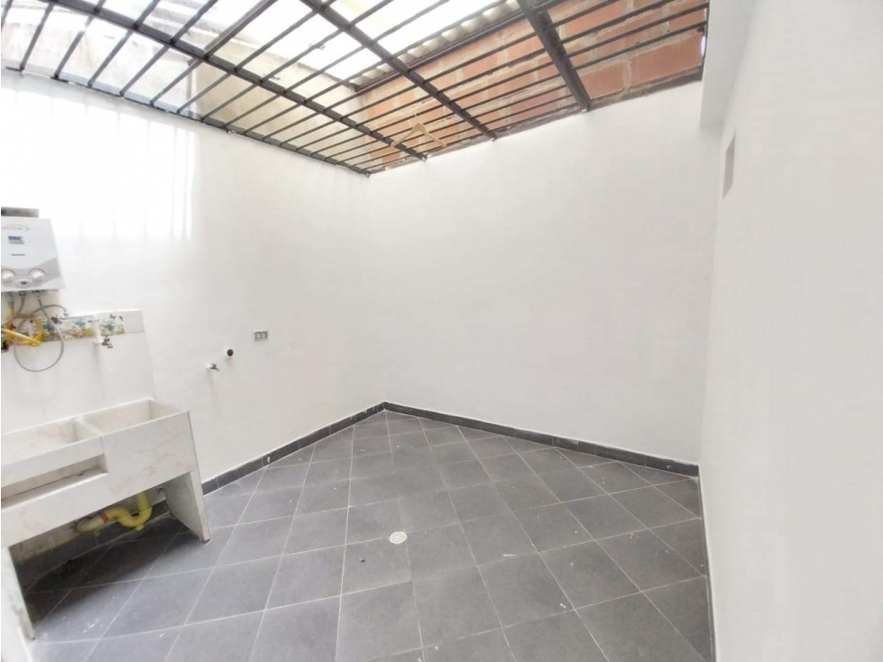 Oportunidad... HERMOSA CASA UNIFAMILIAR EN VENTA EL CARMEN DE VIBORAL — foto 3