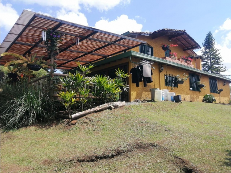 HERMOSA FINCA EN VENTA GUARNE — foto 2