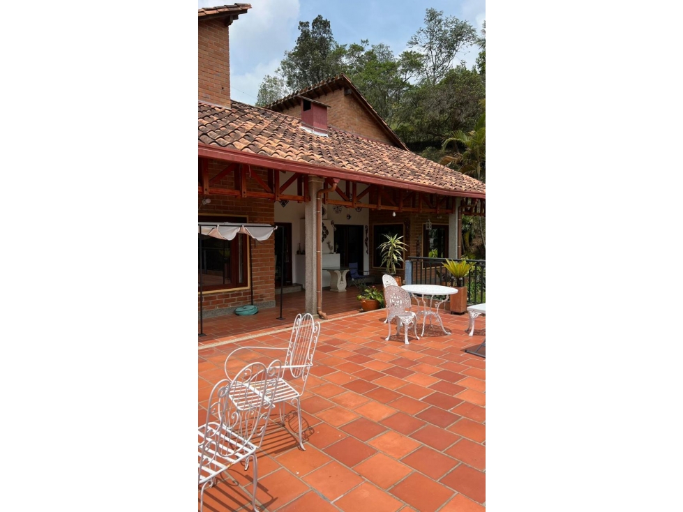 ENCANTADORA FINCA EN VENTA SECTOR AEROPUERTO — foto 3