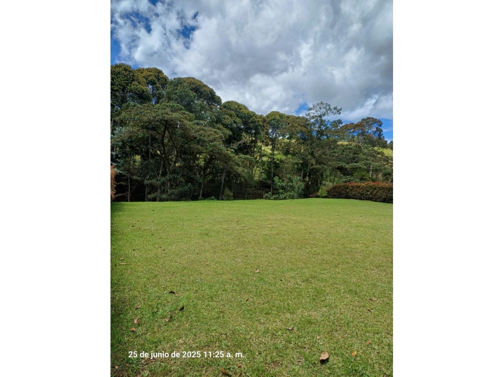 ENCANTADOR LOTE EN VENTA EL RETIRO — foto 4