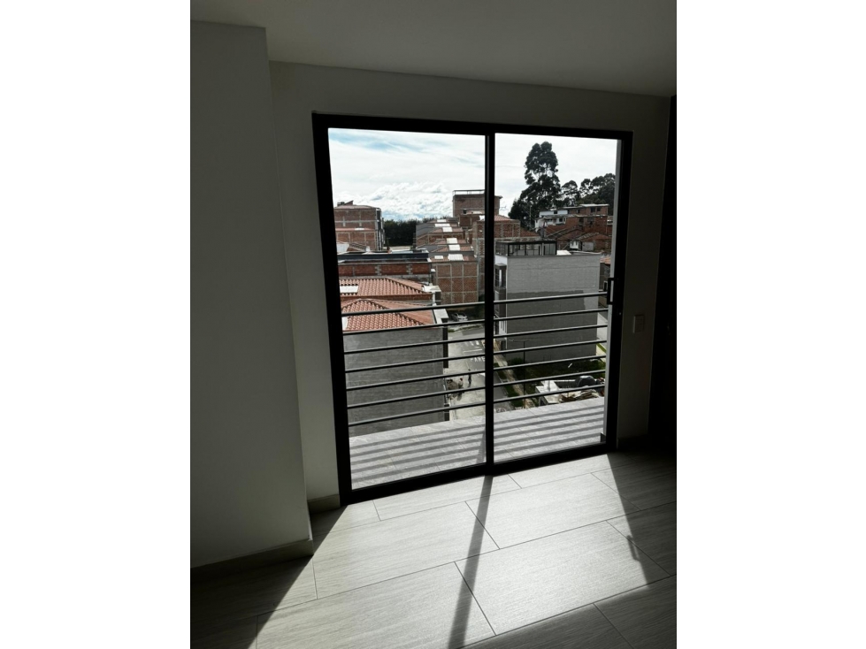 HERMOSO APARTAMENTO SOBRE FACHADA EN VENTA CON EXCELENTE UBICACIÓN — foto 3