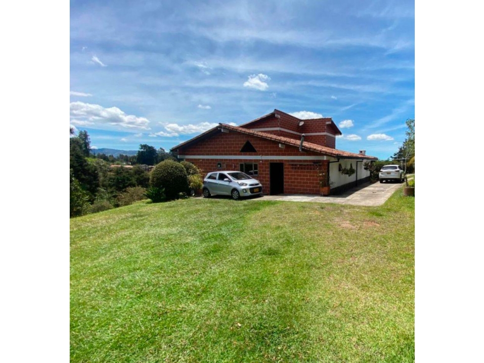 ENCANTADORA FINCA CERCA AL AEROPUERTO RIONEGRO