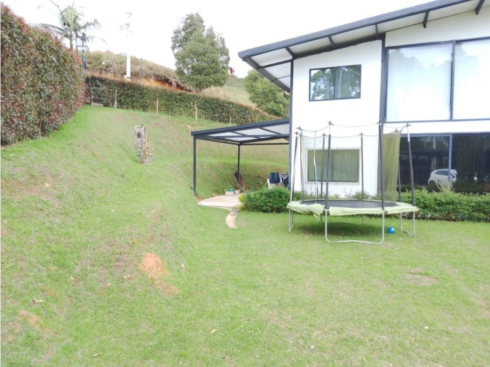 ENCANTADORA FINCA EN VENTA CERCA A LA AUTOPISTA MEDELLÍN BOGOTÁ — foto 3