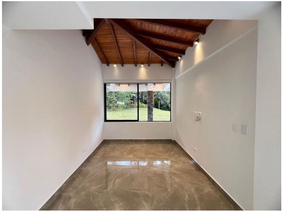 ENCANTADORA FINCA EN VENTA CERCA AL AEROPUERTO — foto 3
