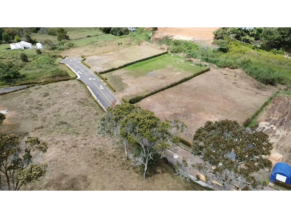 ENCANTADOR LOTE EN VENTA CERCA AL AEROPUERTO RIONEGRO — foto 3