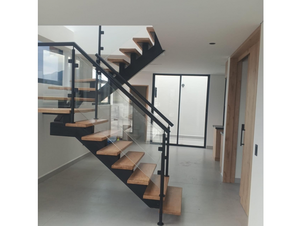 LINDA CASA ESQUINERA EN VENTA LA CEJA — foto 4