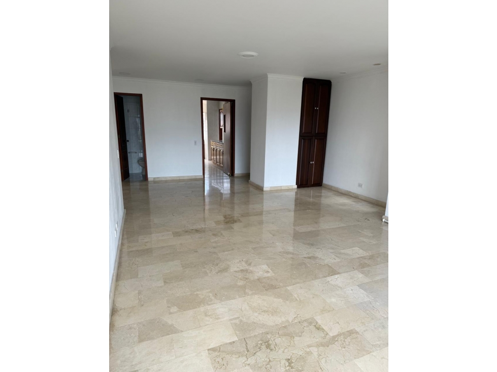 LINDO APARTAMENTO EN VENTA CON EXCELENTE UBICACION EL POBLADO — foto 3