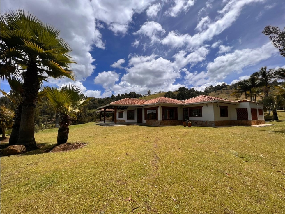 BEAUTIFUL COUNTRY HOUSE FOR SALE IN CABECERAS OF LLANOGRANDE-RIONEGRO — foto 2