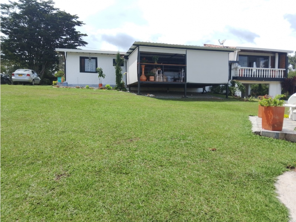 ENCANTADORA FINCA EN VENTA GUARNE CERCA A LA AUTOPISTA — foto 2