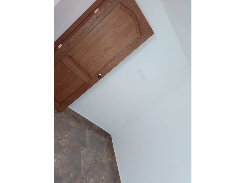 LINDO APARTAMENTO EN SEGUNDO PISO CON MANSARDA DE OPORTUNIDAD EN VENTA — foto 4