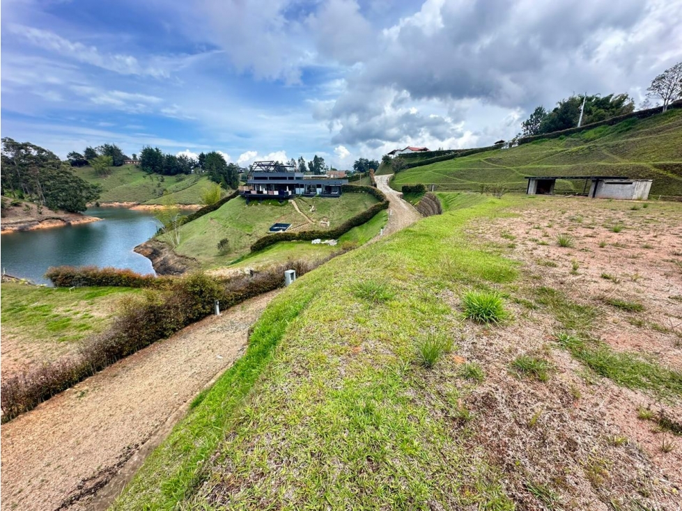 LINDO LOTE EN VENTA CON EMBALSE EL PEÑOL - 2