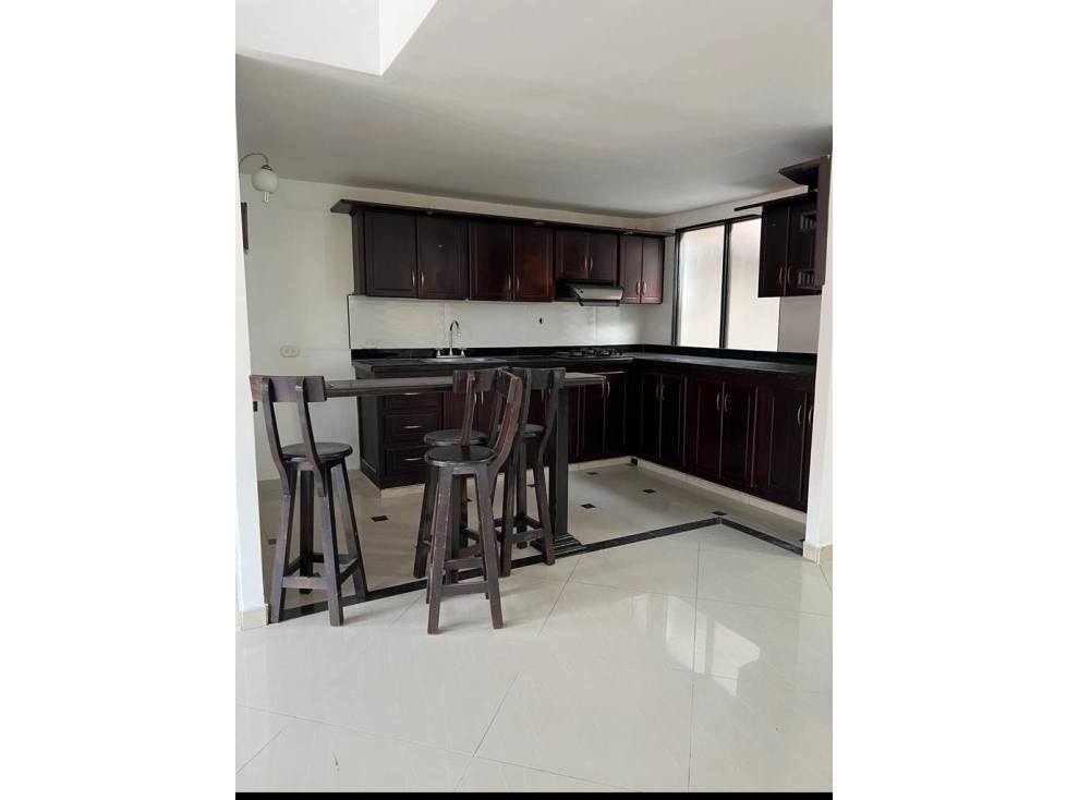 LINDA CASA CON MANSARDA EN VENTA EL PORVENIR — foto 2