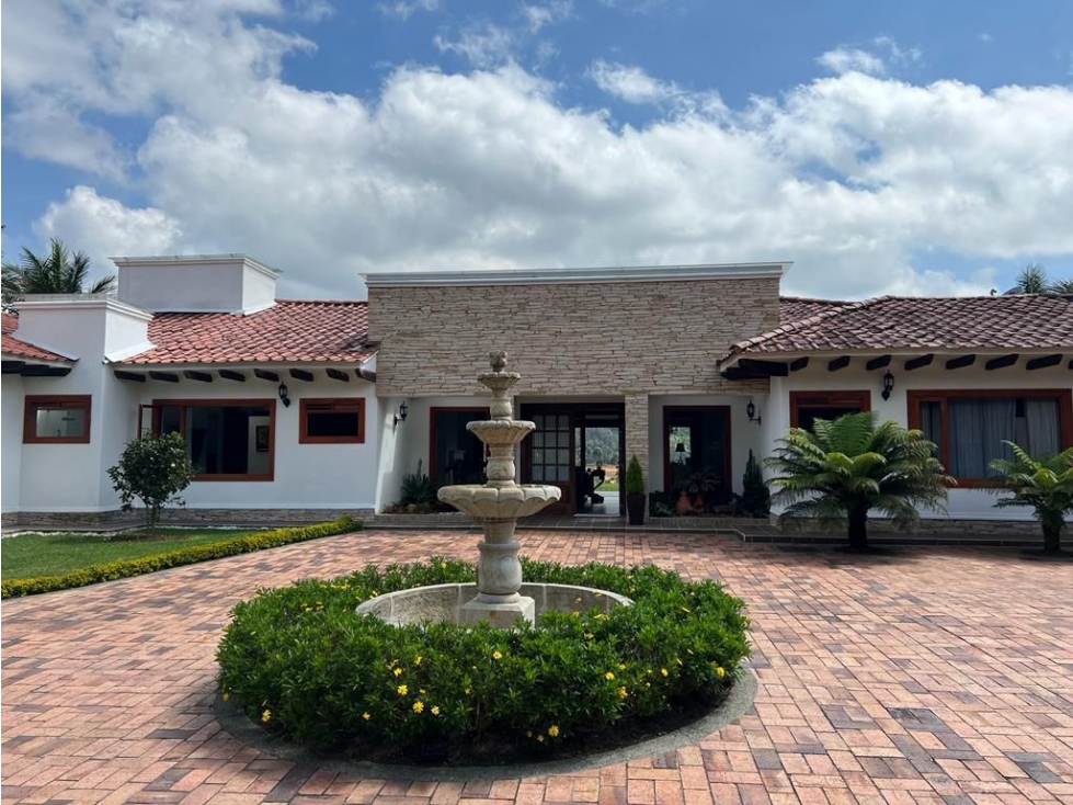 ENCANTADORA FINCA EN VENTA EL RETIRO