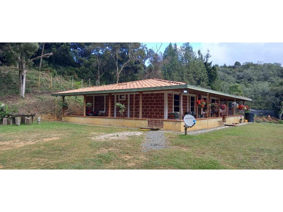 HERNMOSA CASA FINCA EN VENTA EN GUARNE - 2