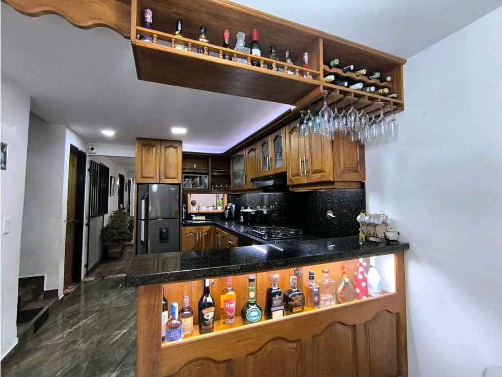 SE VENDE LINDA CASA UNIFAMILIAR DE TRES NIVELES EL CARMEN DE VIBORAL — foto 4