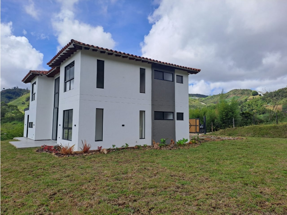 HERMOSA CASA FINCA EN VENTA EN MARINILLA — foto 4