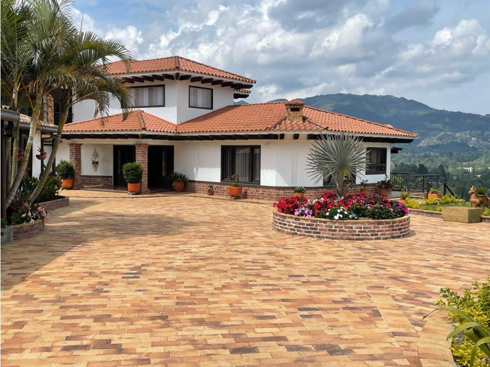 ENCANTADORA FINCA EN VENTA EL RETIRO