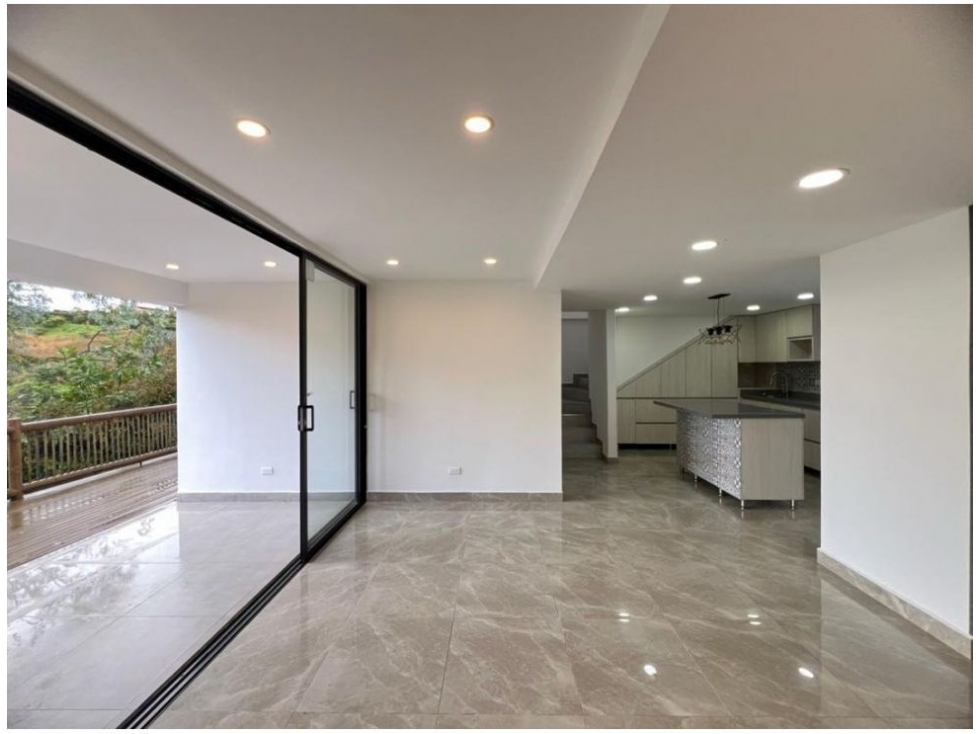 ENCANTADORA FINCA EN VENTA CERCA AL AEROPUERTO — foto 4